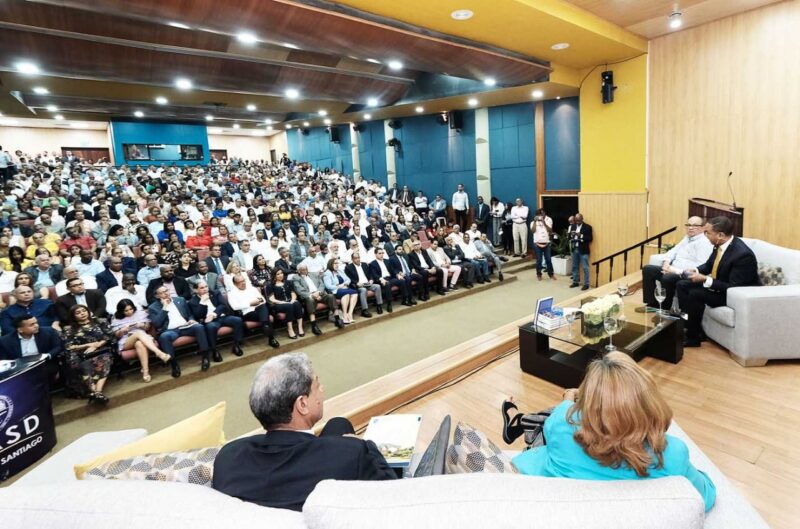 Julio César Valentín pone a circular libro sobre Movimientos Sociales en Santiago