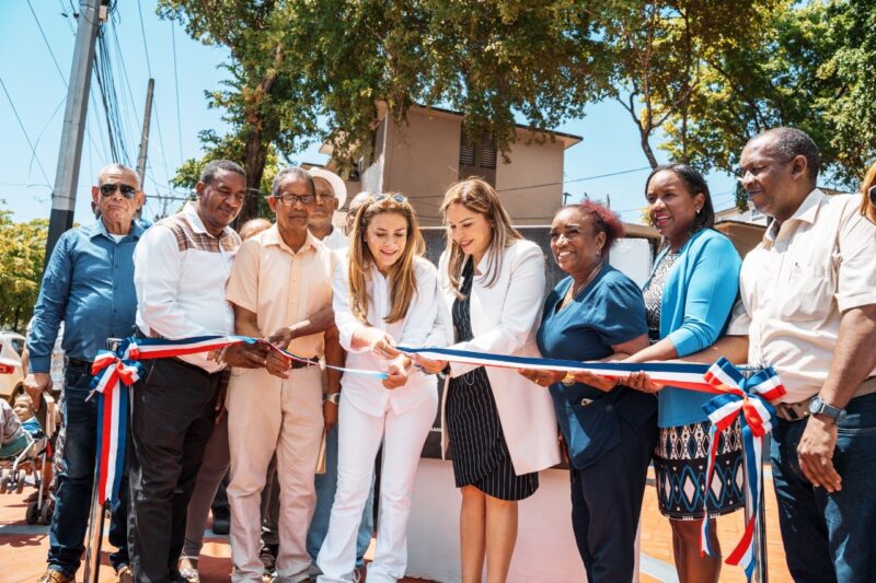 Un nuevo parque para Guachupita inaugurado por ADN y Banreservas