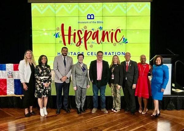 Embajadora Sonia Guzmán destaca el progreso de dominicanos en los Estados Unidos en la celebración del Mes de la Herencia Hispana