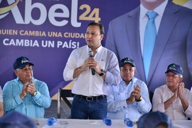 Abel Martínez sostiene encuentro con agropecuarios y plantea soluciones para mejorar productividad