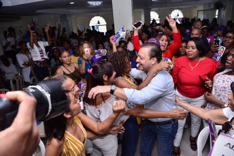Abel Martínez aboga por a familias que tienen hijos con condiciones especiales