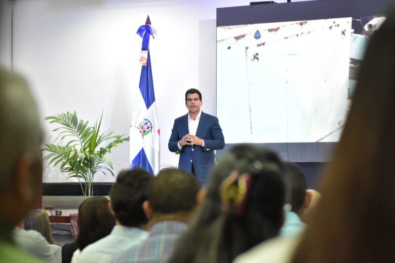 Wellington Arnaud inicia recorrido por  EEUU  para liderar conferencias en materia de agua potable