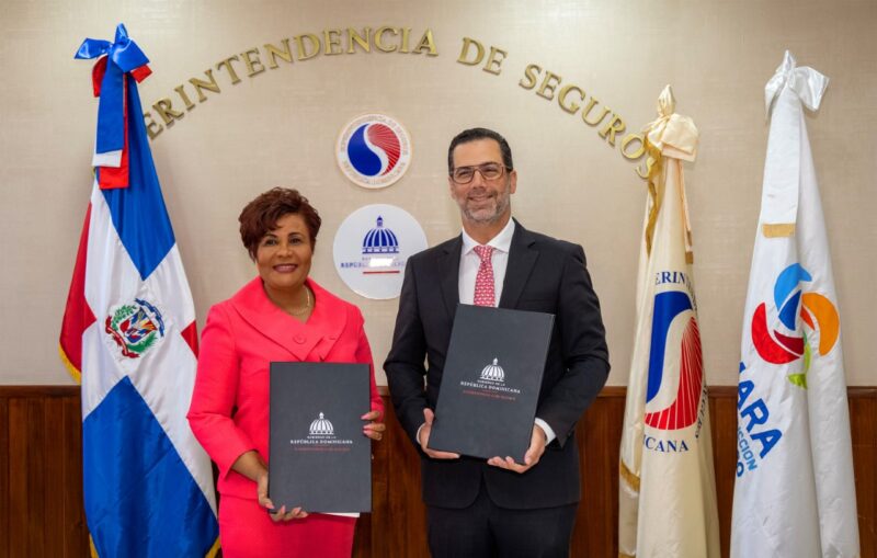 Superintendencia Seguros y Cámara de Comercio de Santo Domingo firman acuerdo de colaboración