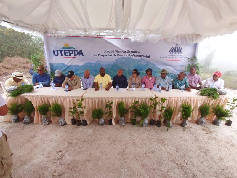 UTEPDA siembra más de 2,100 árboles en conmemoración del Día Mundial del Agua en Barahona