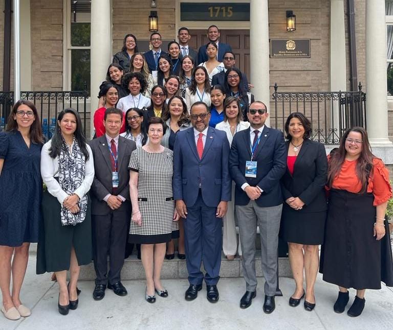 Embajada Dominicana en EE.UU. coordinó visitas a organismos internacionales, charlas y sesiones de trabajo con estudiantes de Derecho de la PUCMM a través del programa “Liderazgo Internacional”