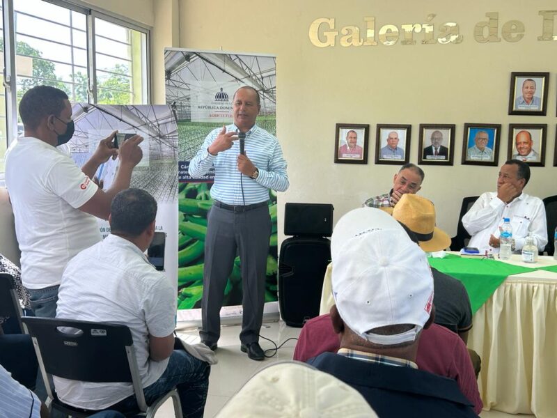 Gobierno inaugura en Barahona una Cámara Térmica para producir material de siembra de plátano y guineo de alta calidad