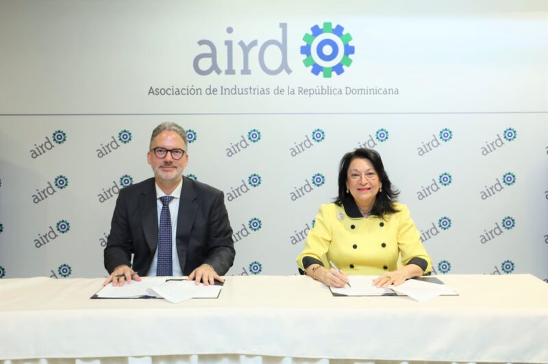 AIRD y MUDE fomentarán desarrollo socio-económico de mujeres, niñas y adolescentes 