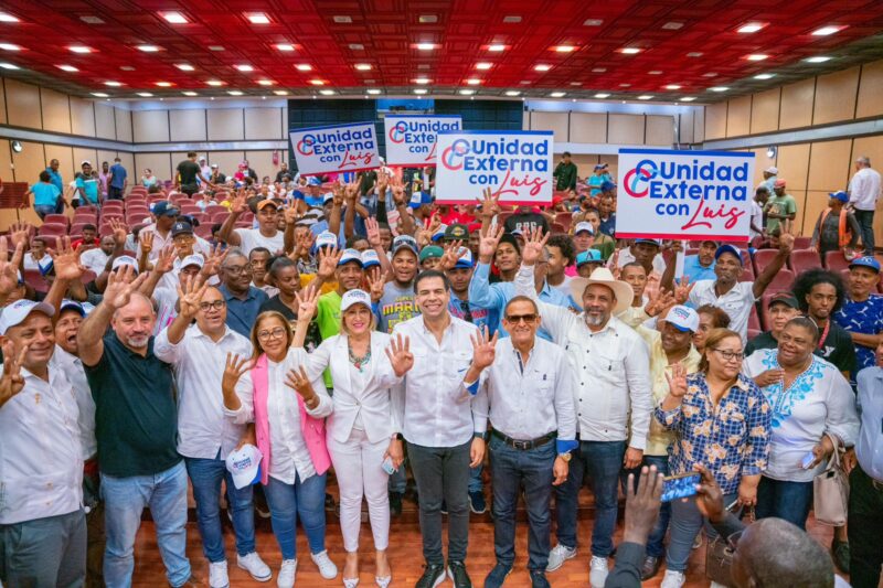 Roberto Ángel juramenta exgobernadora del PLD en Dajabón en la Unidad Externa