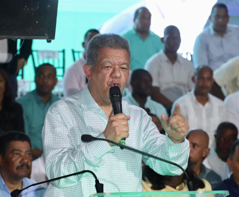 Leonel acusa al gobierno de intentar que fracasen los alcaldes que no se les venden