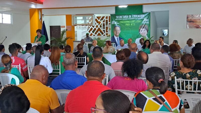 Maestros de la Fuerza del Pueblo en Nagua se preparan para elecciones del 2024