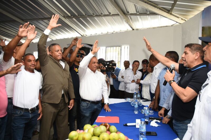 Frente Agropecuario del PRM juramenta nuevos dirigentes y ex peledeistas en el Distrito Municipal de Tireo