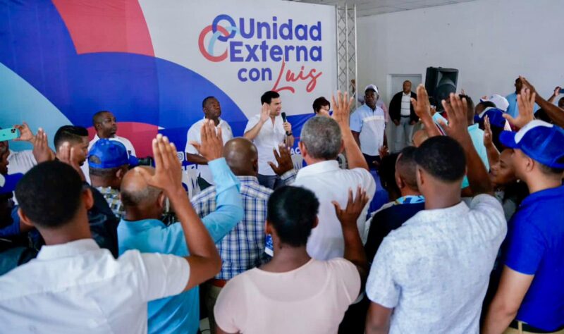 Roberto Ángel sigue juramentando; 50 presidentes de comité de base del PLD en La Caleta pasaron a la Unidad Externa