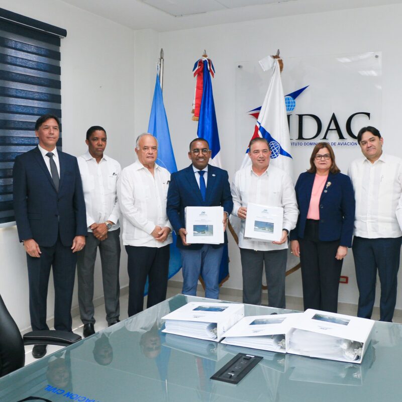 IDAC recibe del Departamento Aeroportuario documentación técnica sobre el Aeropuerto Internacional de Pedernales