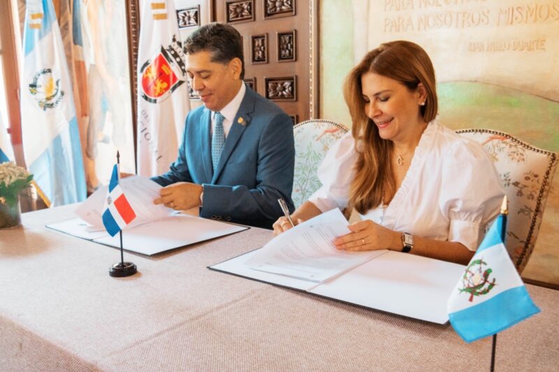 Alcaldía del Distrito Nacional firma acuerdo de hermandad con la ciudad de La Antigua, Guatemala