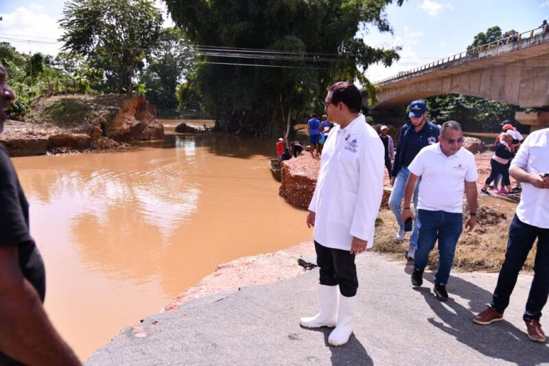 Salud Pública asiste a más de 250 familias afectadas por las lluvias, en Arenoso, Bajo Yuna