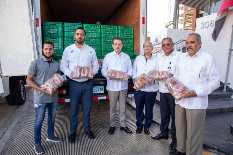 Distribuyen 400,000 mil panes en comunidades afectadas por lluvias