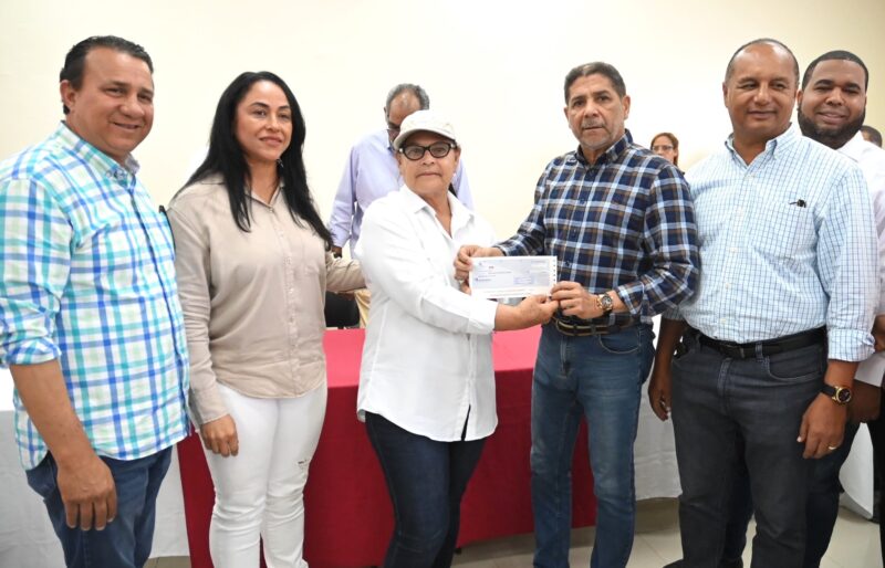 Presidente Abinader envía ayuda económica a productores de Nagua que tuvieron pérdidas en últimas lluvias torrenciales