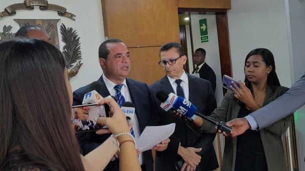 FP entrega a JCE Programa de gobierno 2024-2028