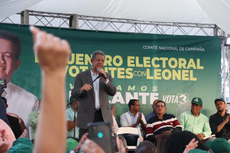 Leonel inicia encuentros barriales con delegados que estarán en las urnas