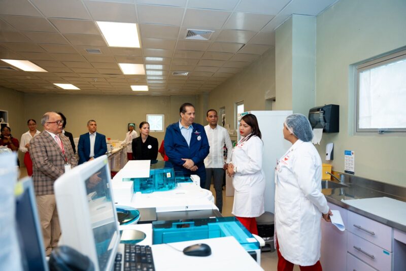 Ministro de Salud Pública, Víctor Atallah, visitó las instalaciones del Hemocentro Nacional