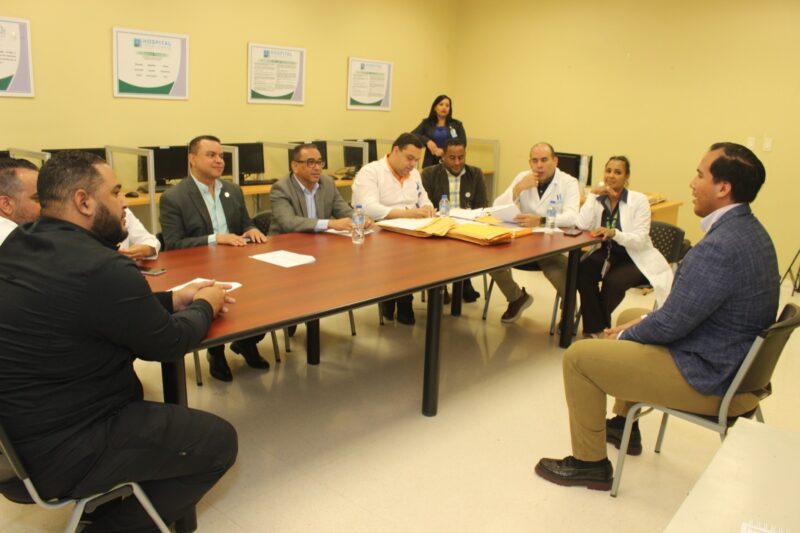 Ney Arias Lora entrevista más de 85 médicos para optar residencias médicas y subespecialidades