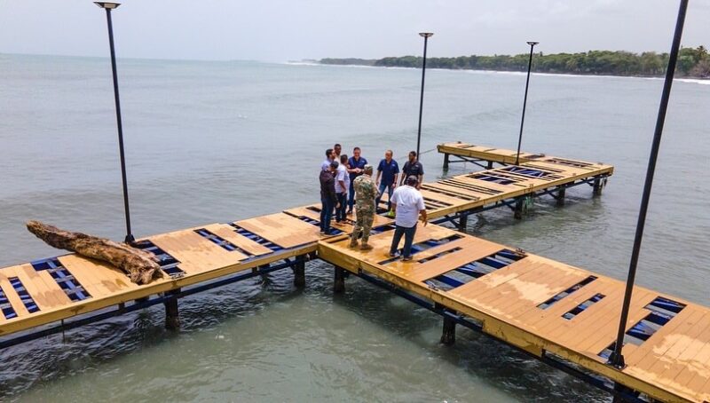 Jean Luis Rodríguez supervisa muelles tras paso de huracán Beryl