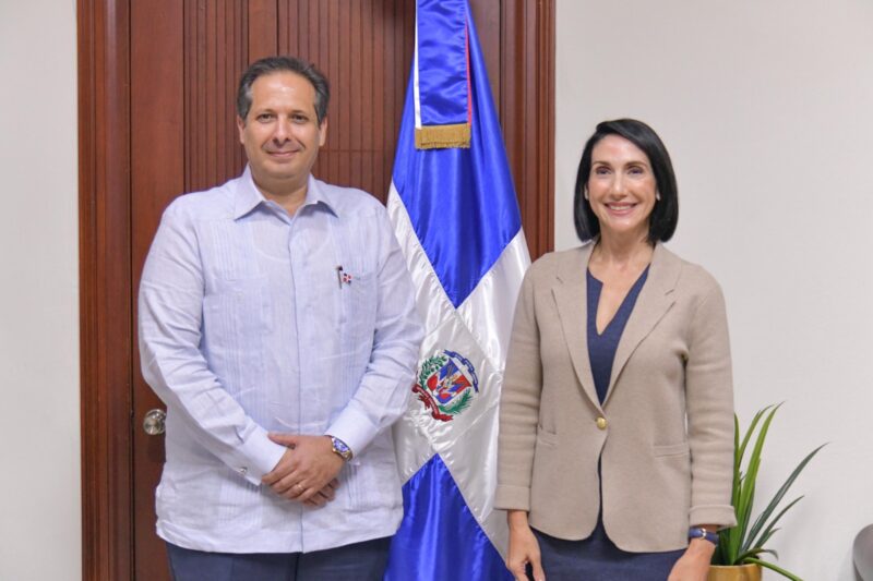 Ministerio de Salud y primera dama anuncian ampliación de horario del Centro de Contacto «Cuida tu Salud Mental»