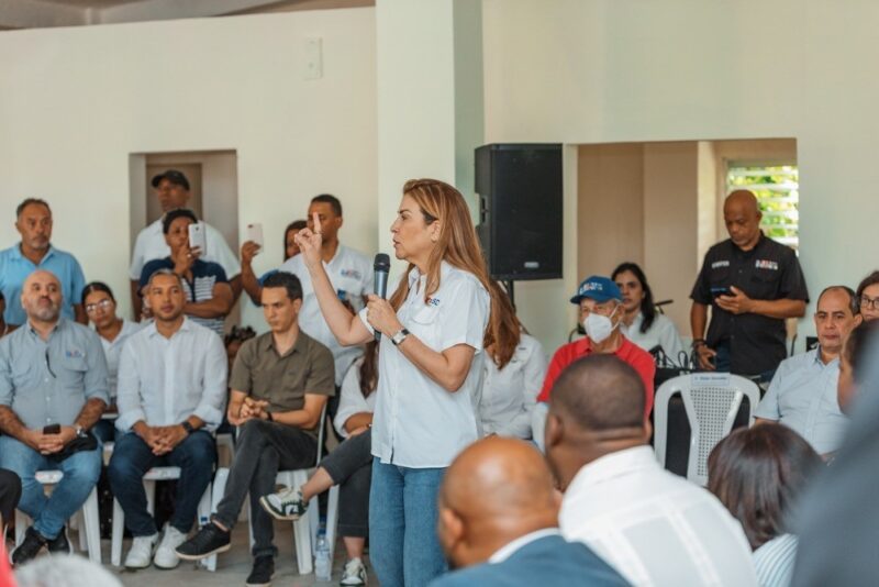 Carolina Mejía en Arroyo Manzano: “La dignidad comienza con el orden y la limpieza”