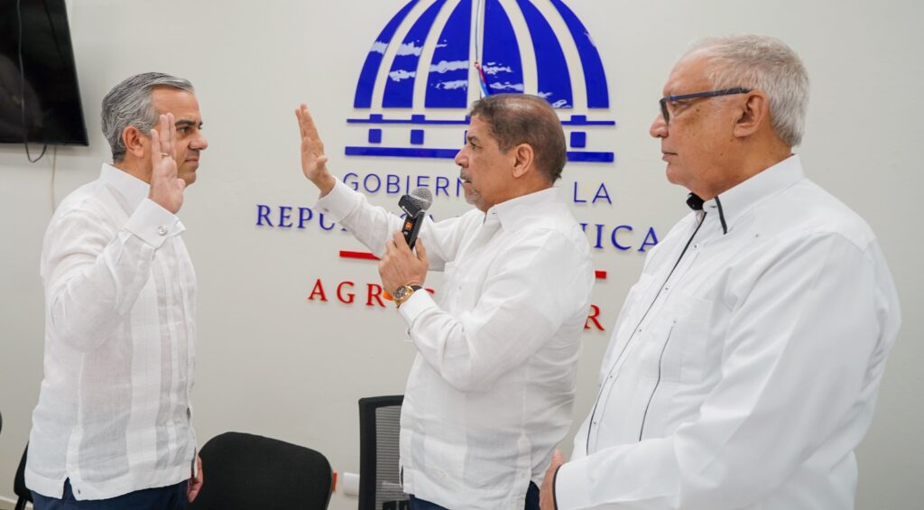 Juramentan a Iván Hernández Guzmán como director de Intabaco