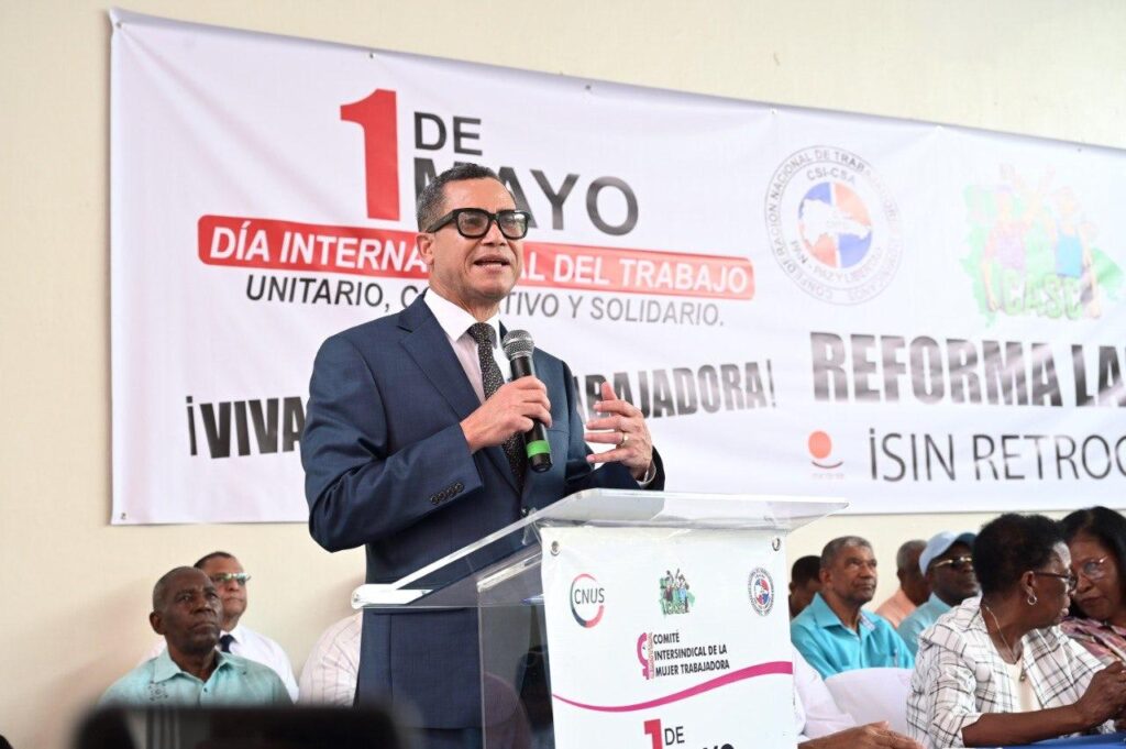 Ministro de Trabajo Eddy Olivares reafirma compromiso con salarios dignos y formalización laboral ante líderes sindicales en el Día Internacional del Trabajo